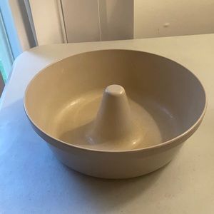 Anchor Hocking Beige Microwaveable Bundt Pan